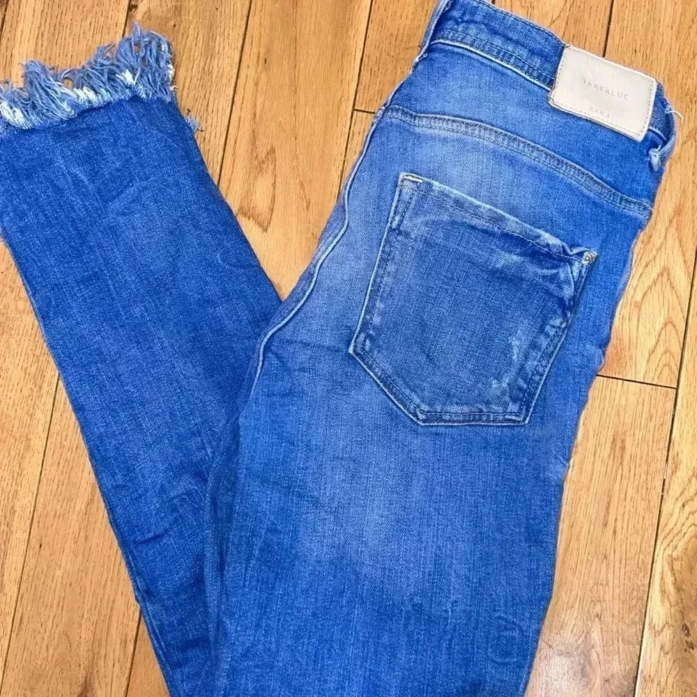 Zara Trafaluc Distressed Blue Denim‎ Jeans Size 4